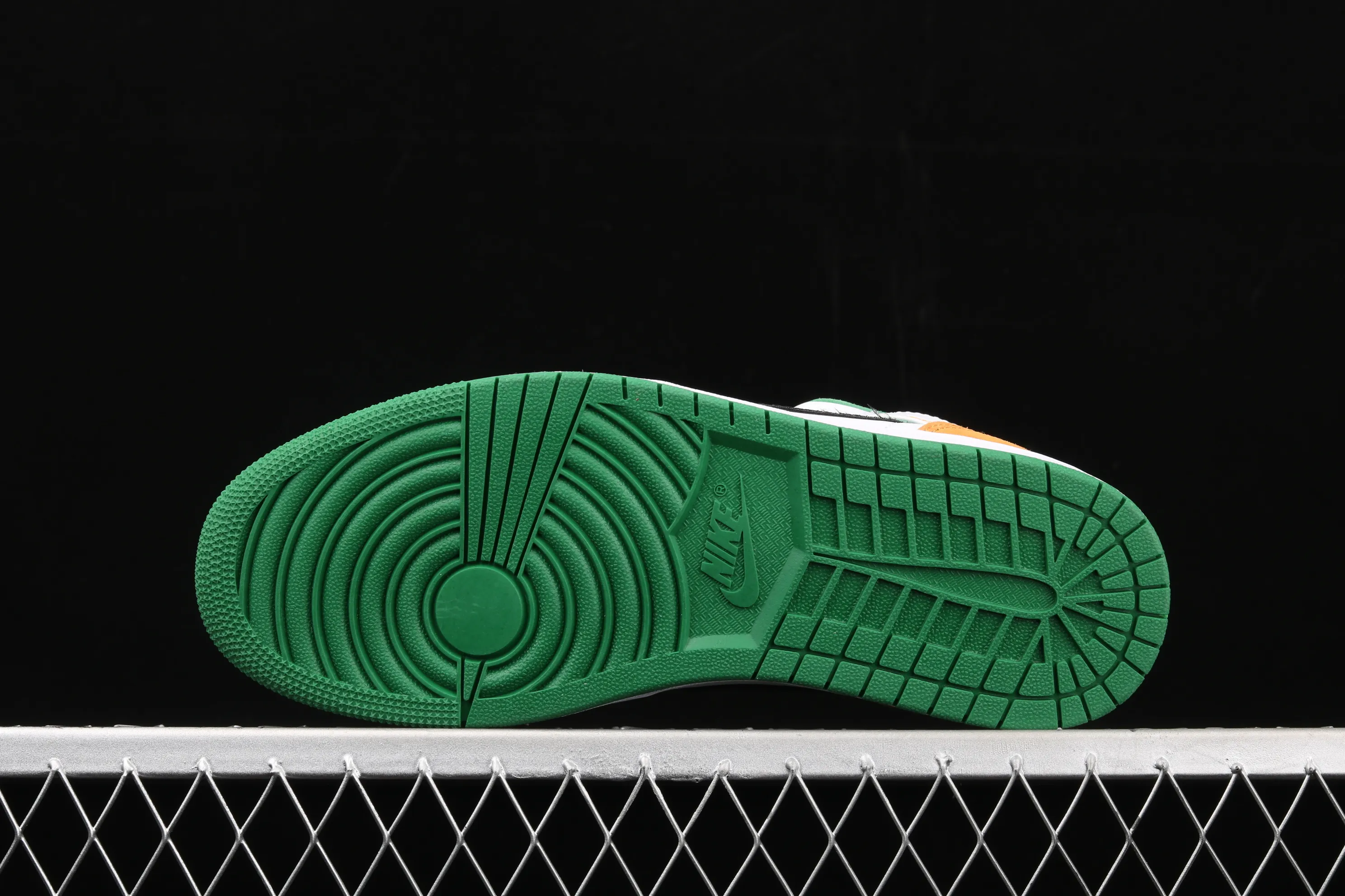 All categories Air Jordan Jordan series basketball shoes Air Jordan 1 Mid Air Jordan 1 Mid AJ1 Joe 1 mid-top gold medal color matching 852542-101